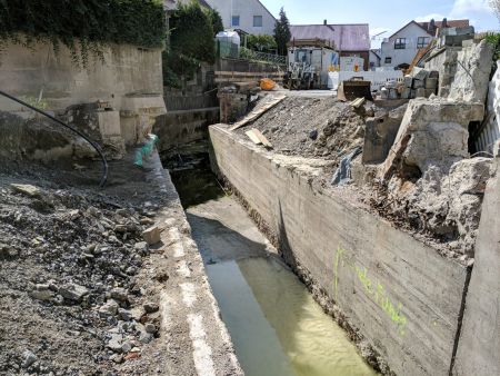 Mehr Baustelle als Brücke: Die Aufnahme entstand im Juli und zeigt das Werden einer Brücke Bildnachweis: Kreisstraßenbauamt 